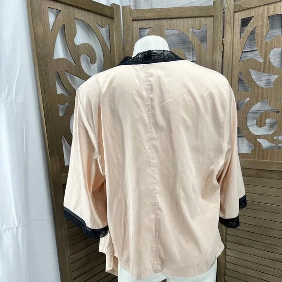 Cosmopolitan Robe - Picture 3 of 5